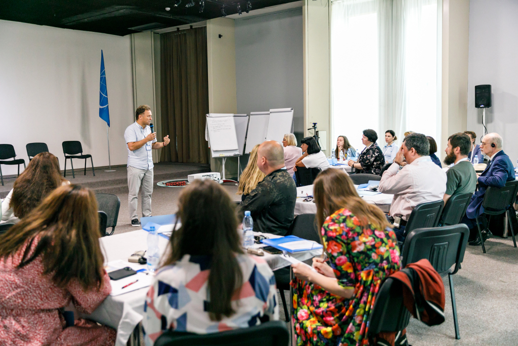 Ihor Poshyvailor presents at workshop in Ukraine July 2023