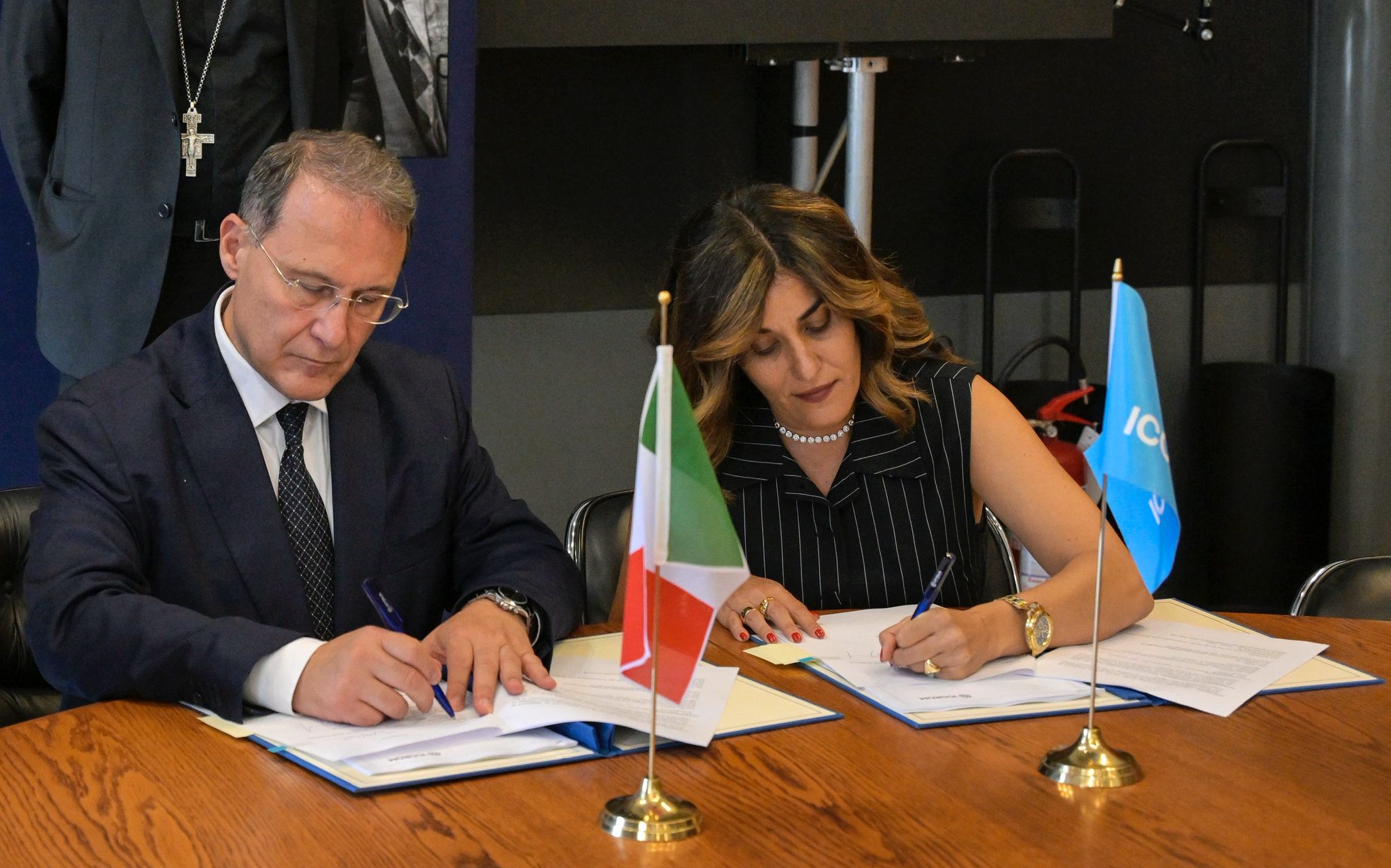 iccrom_director-general_and_edmondo_cirielli