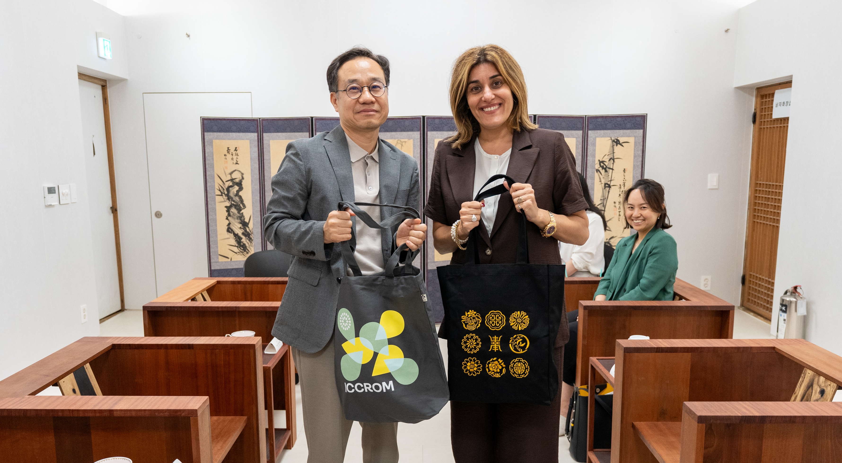 Meeting with the President of the Korea National University of Heritage and members from the Department of Heritage Conservation and Restoration