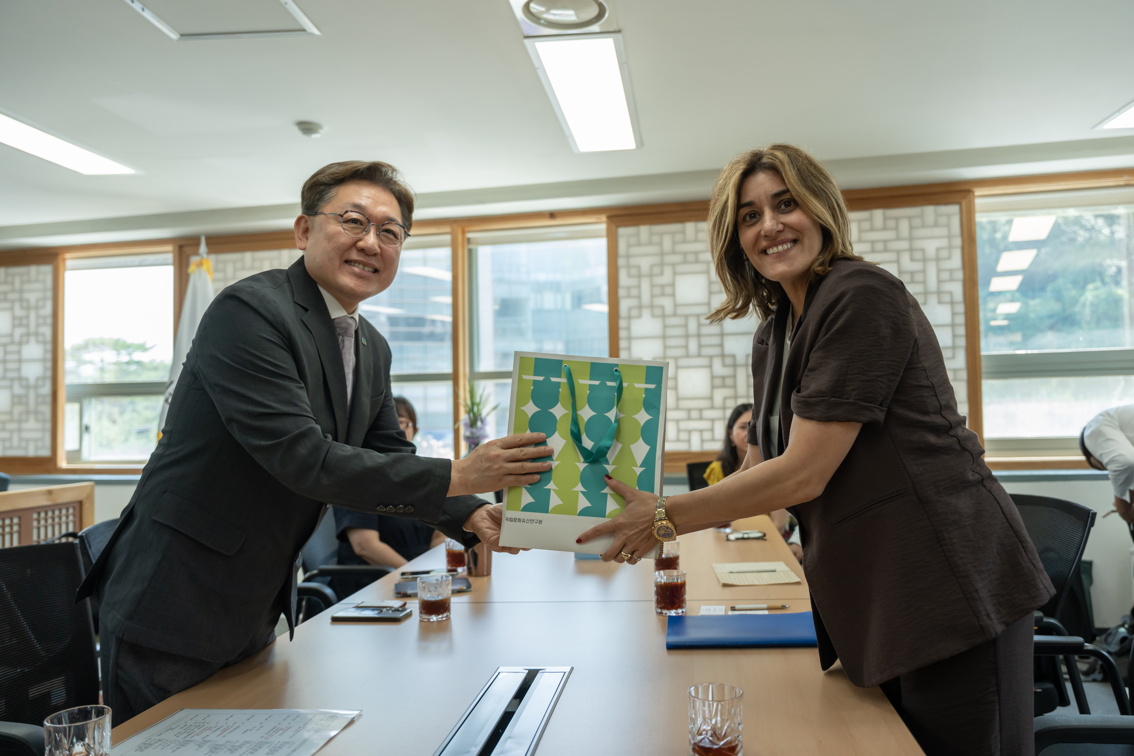 The Director-General of ICCROM was warmly welcomed by Mr Jong-Deock Lim, the Director-General of NRICH, at their Headquarters in Daejeon