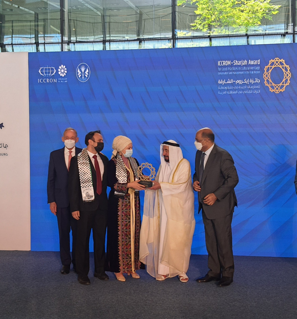 Amal Abuelhawa and Bashar Al Husseini from Palestine accepted the ICCROM-Sharjah Award Grand Prize, awarded to the “Al Aqsa rehabilitation of houses and buildings around al Aqsa Mosque” project, from HH Sheikh Dr Sultan bin Muhammad Al Qasimi, Supreme Council Member and Ruler of Sharjah. Photo credit: Sharjah Government Media Office