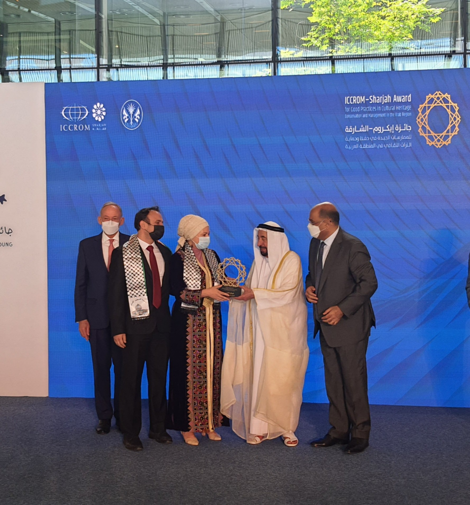 Amal Abuelhawa and Bashar Al Husseini from Palestine accepted the ICCROM-Sharjah Award Grand Prize, awarded to the “Al Aqsa rehabilitation of houses and buildings around al Aqsa Mosque” project, from HH Sheikh Dr Sultan bin Muhammad Al Qasimi, Supreme Council Member and Ruler of Sharjah. Photo credit: Sharjah Government Media Office 