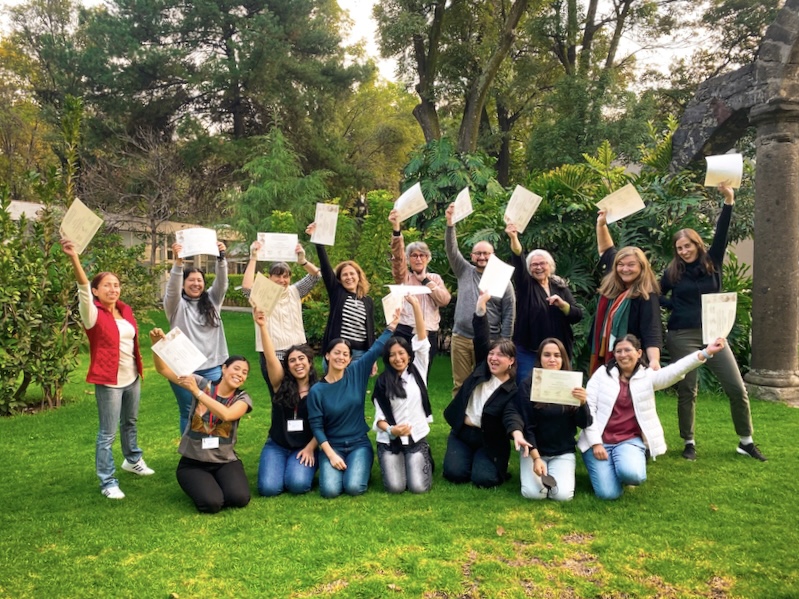 The eighth edition of the International Course on Paper Conservation in Latin America wrapped up two weeks of cross-cultural exchange on 22 November 2022. Nine participants from the Ibero-American region gathered in Mexico for intensive learning at the Laboratory for the Conservation of Graphic Documents of the National Coordination for the Conservation of Cultural Heritage (CNCPC-INAH). The course was organized with our longstanding partner, the Tokyo National Research Institute for Cultural Properties in