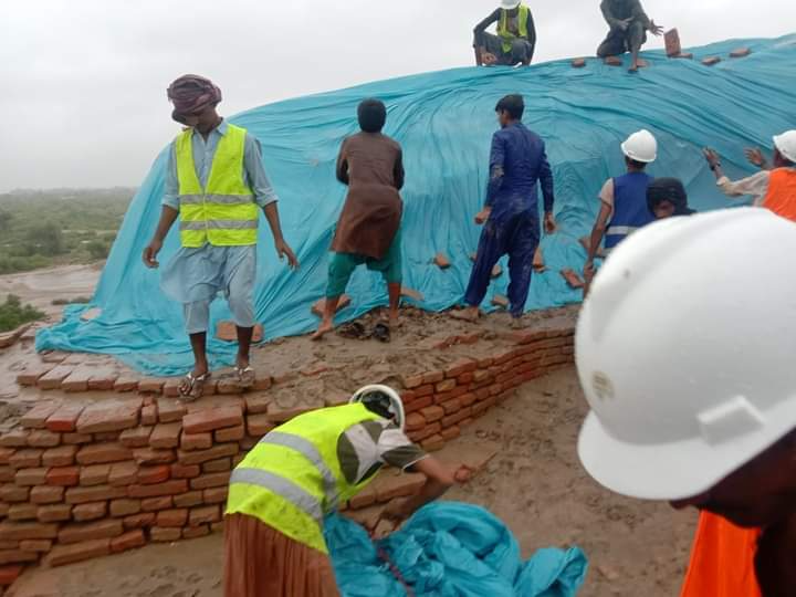 Protecting the outer covering (mud slurry) of walls post-rains at Mohenjo Daro World Heritage Site. Photo credit: Zahida Quadri