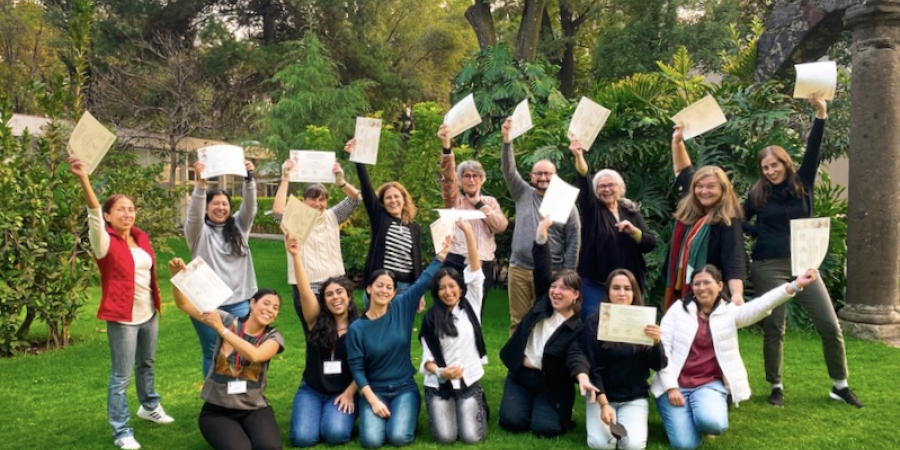 The eighth edition of the International Course on Paper Conservation in Latin America wrapped up two weeks of cross-cultural exchange on 22 November 2022. Nine participants from the Ibero-American region gathered in Mexico for intensive learning at the Laboratory for the Conservation of Graphic Documents of the National Coordination for the Conservation of Cultural Heritage (CNCPC-INAH). The course was organized with our longstanding partner, the Tokyo National Research Institute for Cultural Properties in