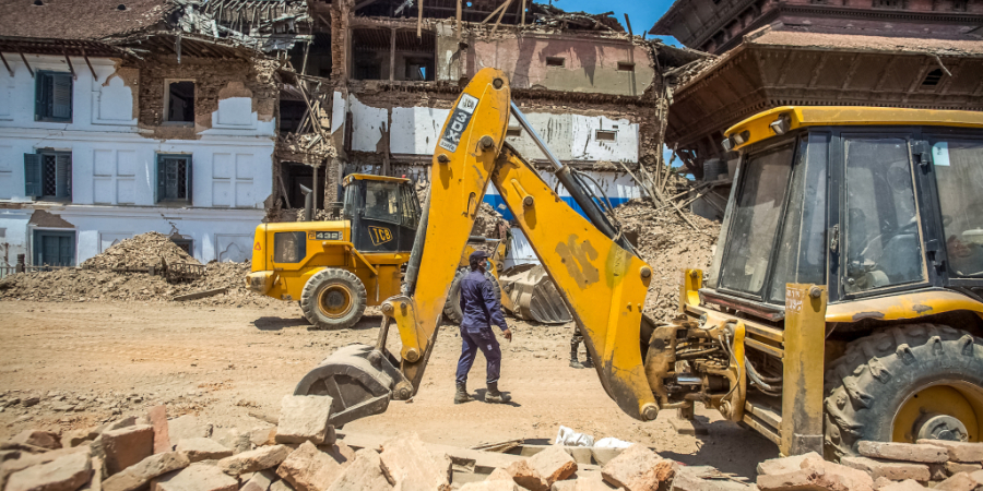 Una volta terminate le operazioni di ricerca e salvataggio, è stato intrapreso il lavoro di recupero dei frammenti di legno antichi e delle sculture lignee di Kahstmandap, con l'obiettivo di restaurare l'edificio, che continua a essere un centro per attività religiose e culturali.