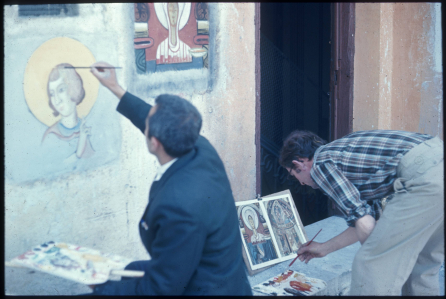 This image by Laura Sbordoni Mora depicts course participants during the preparation of wall paintings at ICCROM premises in 1972. 