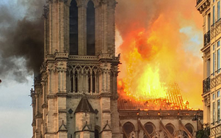 Incendie_Notre_Dame_©-LeLaisserPasserA38---cc-by-sa-4.0